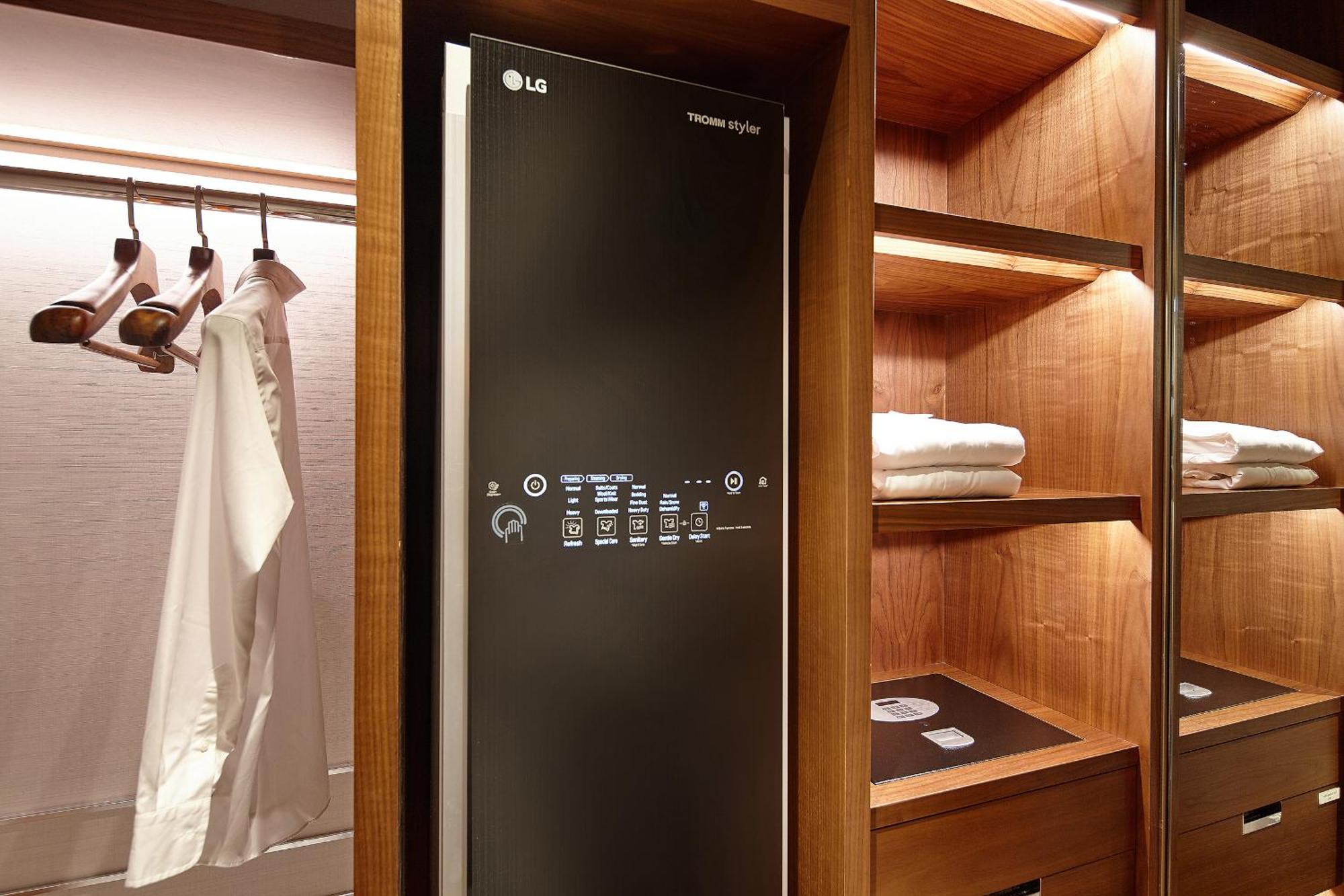 Lotte Hotel Seoul Executive Tower Exterior foto LG Signature refrigerator