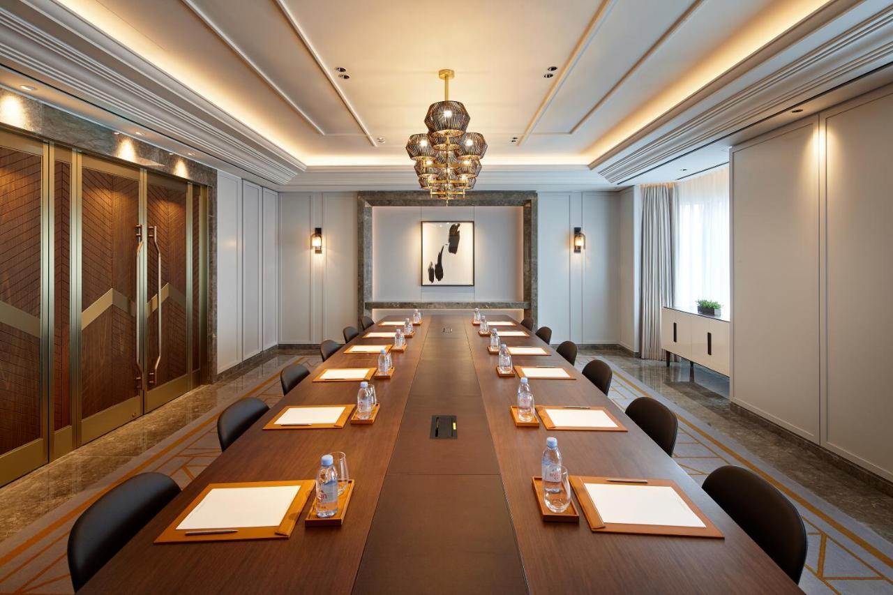 Lotte Hotel Seoul Executive Tower Exterior foto Meeting room at The Hari, London
