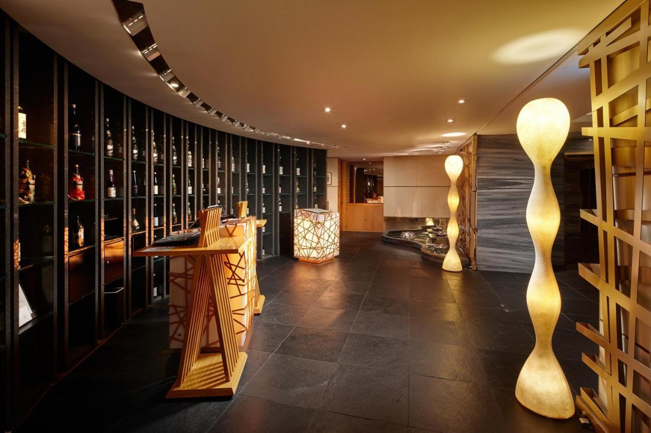 Lotte Hotel Seoul Executive Tower Exterior foto The Wine Shop
